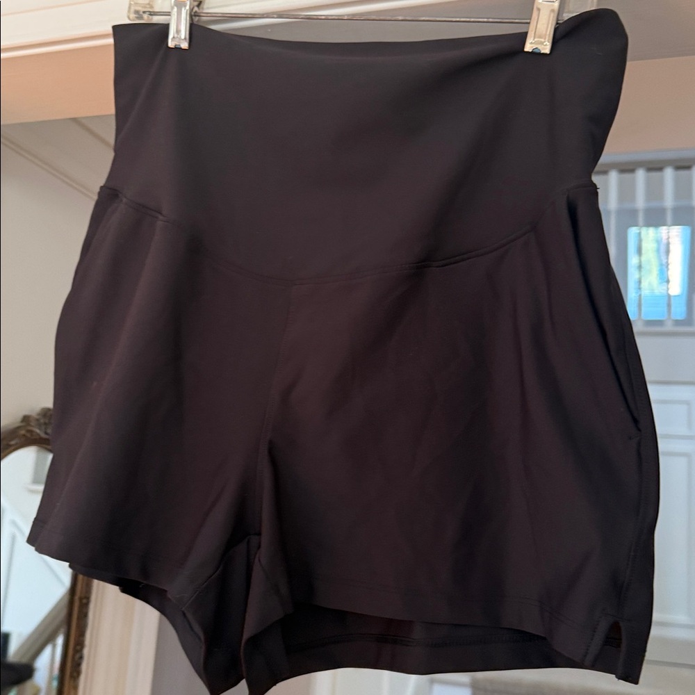 Old Navy Active Powersoft High Rise Go Dry Shorts - Picture 2 of 5